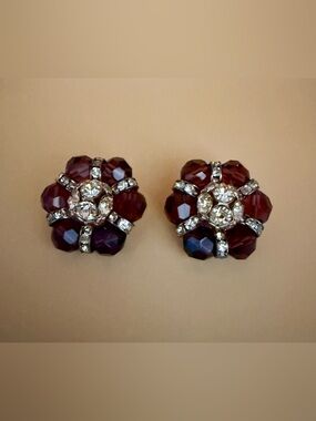 Sparkling Faceted Beads In Rich Carnelian Color Surround Crystals. Smart design!